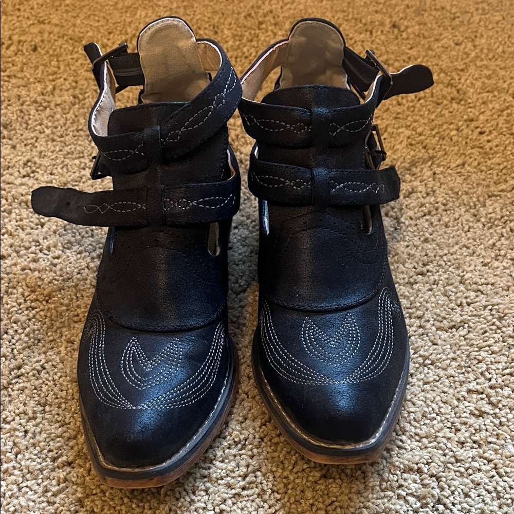 Roper Ankle Boots